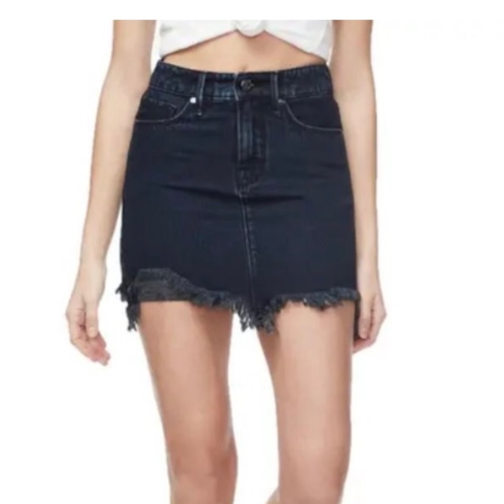 Good American Black Distressed Denim Mini Skirt Size 8. NWOT